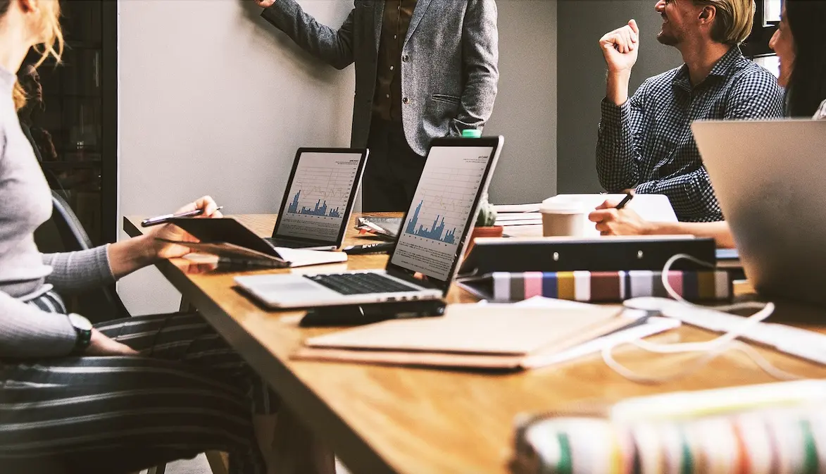 Real estate technology and AI expert supporting smarter luxury property transactions